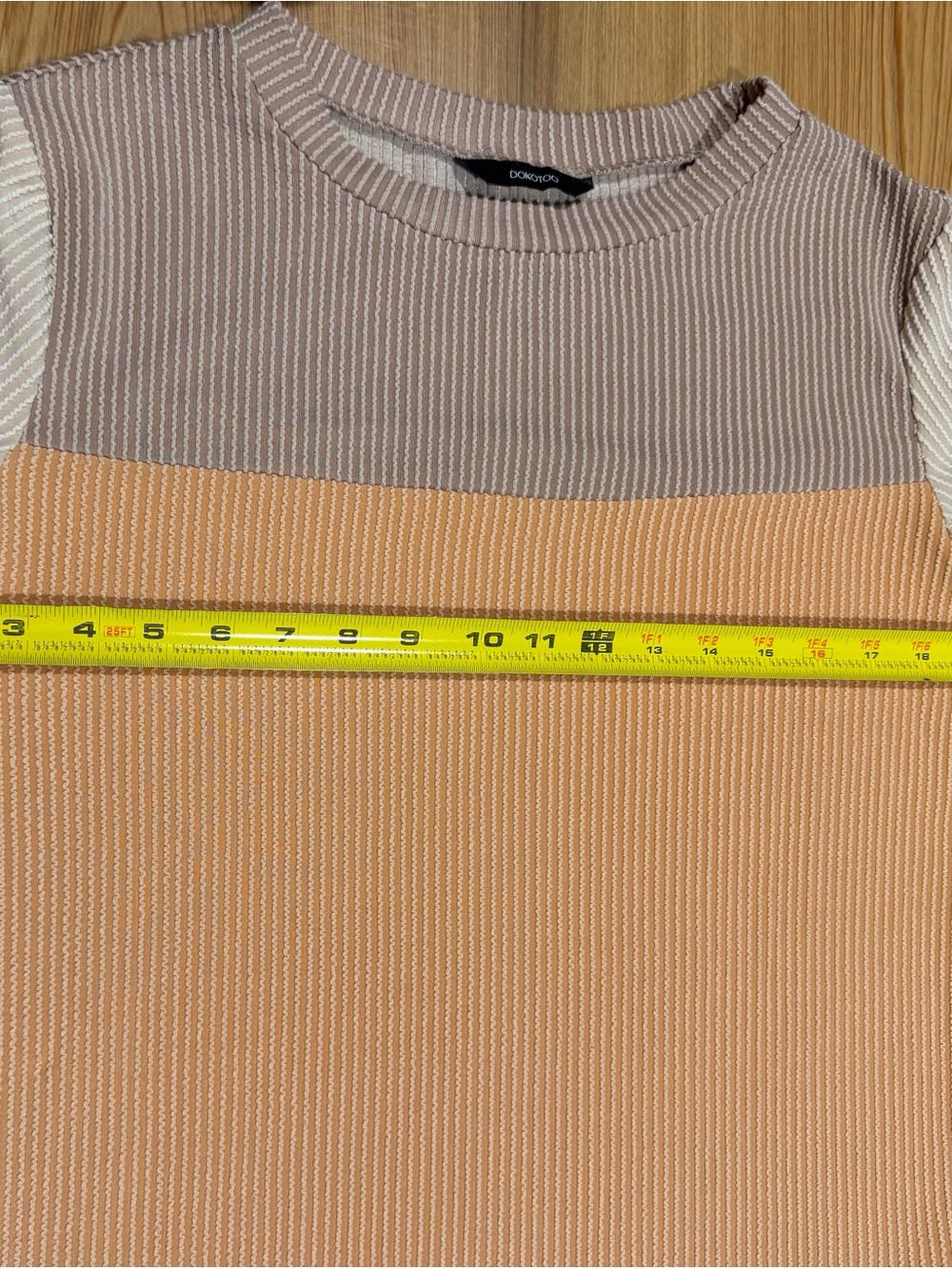 Neutral Colorblock Short Sleeve Ribbed Knit Top - Picture 4 of 6
